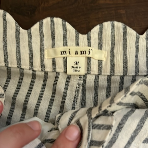 Striped Scallop paper bag shorts - Picture 2 of 4